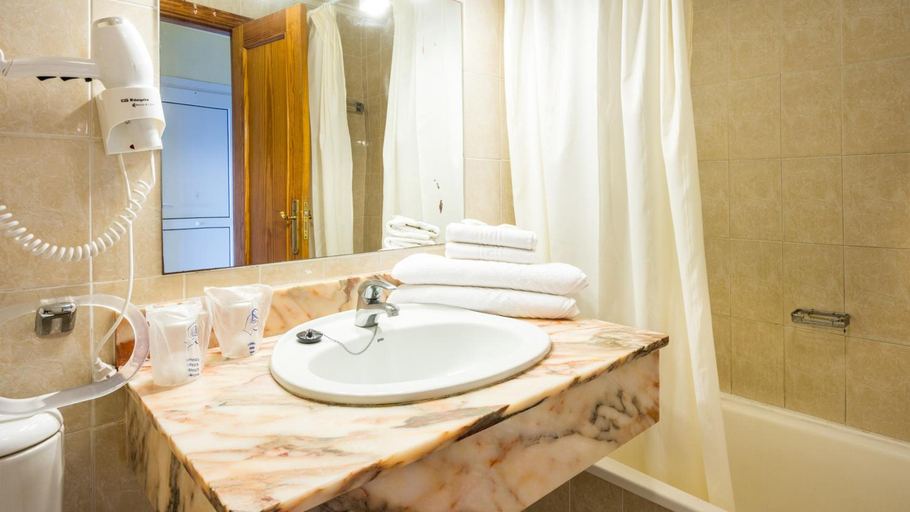 Bathroom 3, BLUESEA Callao Garden, Santa Cruz de Tenerife