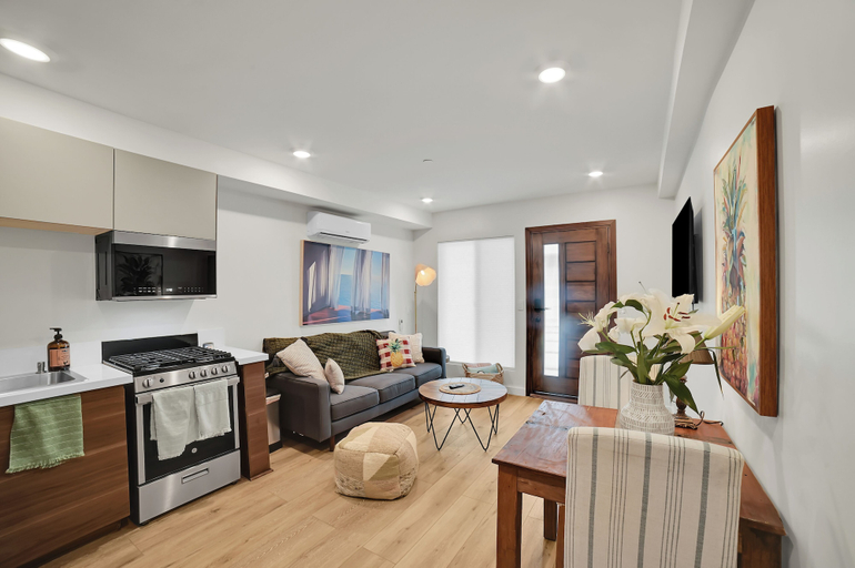 Others 4, Brand-New Chic Nest In Prime Location, Los Angeles