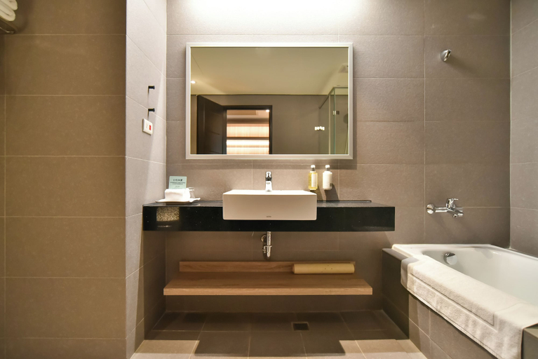 Bathroom 5, Holiday Inn Taoyuan Airport by IHG, Taoyuan