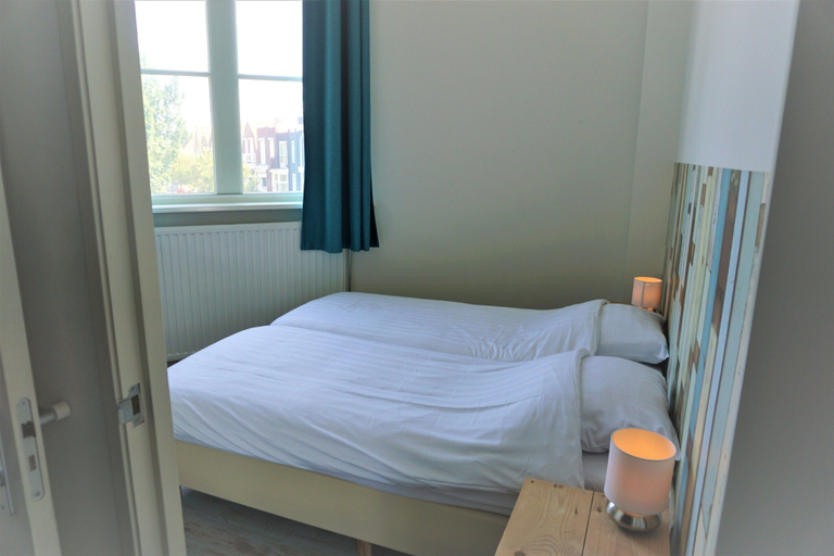 Room 4, Holiday Home in Vlissingen With Garden, Vlissingen