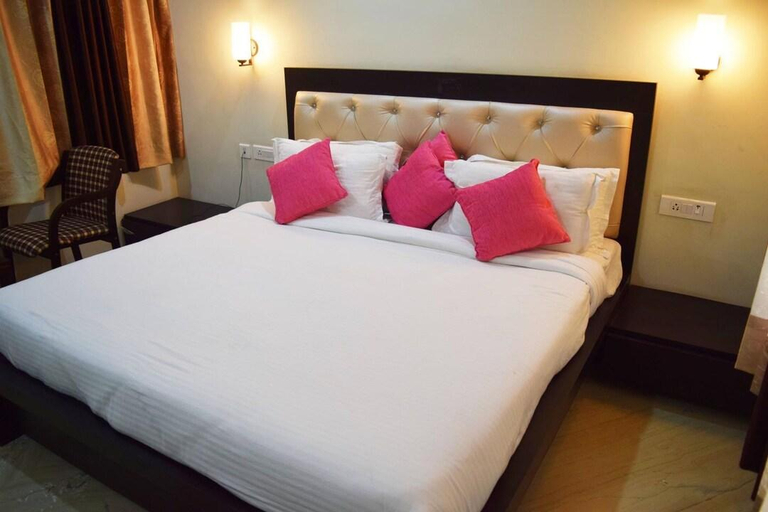 Bedroom 2, Hotel Season 4, Jaipur