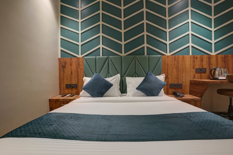 Bedroom 4, Starville Hotel, Mumbai Suburban
