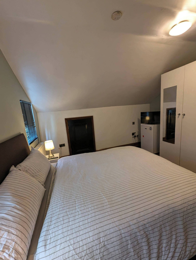 Bedroom 2, 3b-10min City Airport, Parking, No Parties Allowed, London
