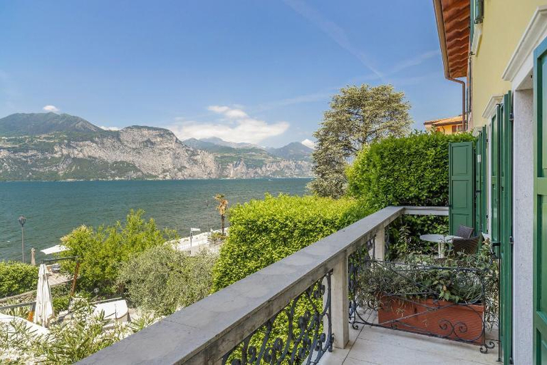 Public Area, Lake Front Hotel Brenzone, Verona