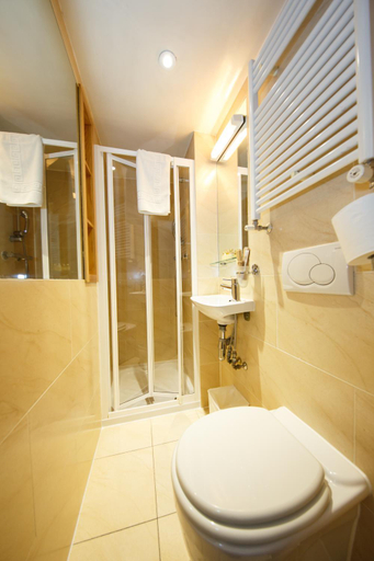 Bathroom 4, Studios 2 Let Hotel, London