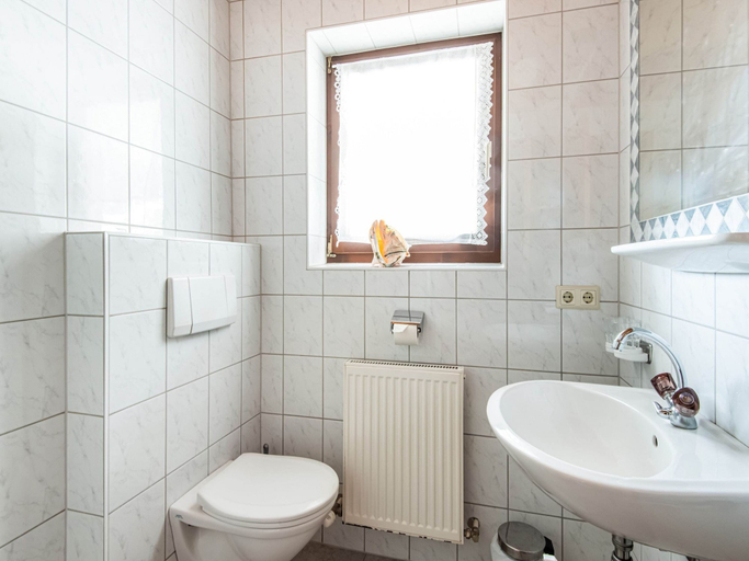 Bathroom 5, Sunlit Apartment near Ski Area in Längenfeld, Imst