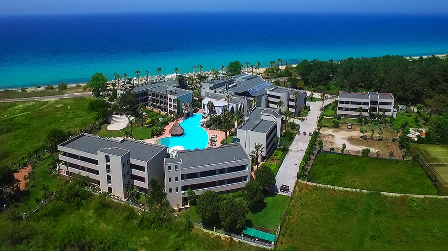 Exterior & Views