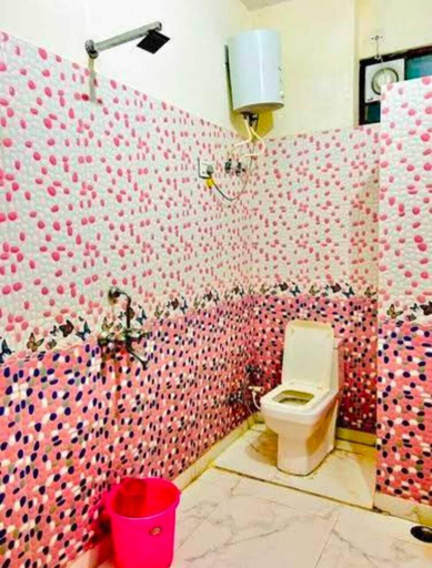 Bathroom 5, Hotel Taj Royal, Agra