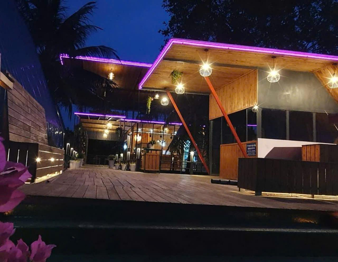 Exterior & Views