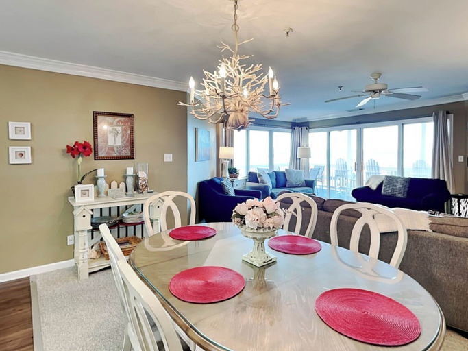 Food & Drinks, Dolphin Watch 7 Tybee Vacation Rentals, Chatham