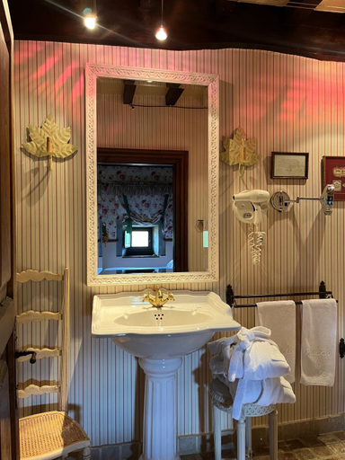 Bathroom 4, Palacio de Cutre, Asturias