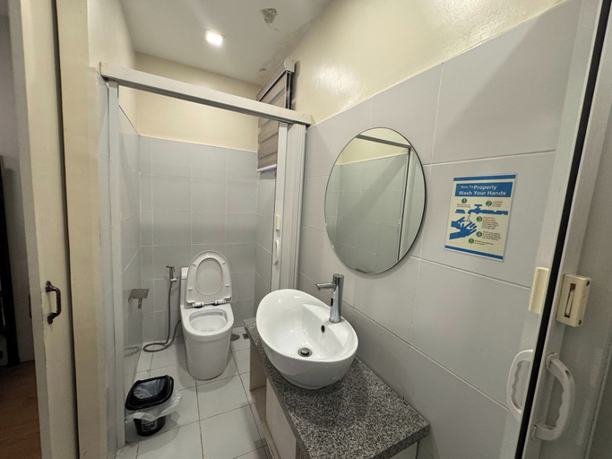 Bathroom 3, The Circuit Manor Hotel near Ayala Malls Circuit, Makati City