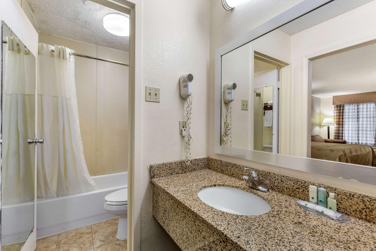 Bathroom 5, Quality Inn Windsor Mill, Baltimore