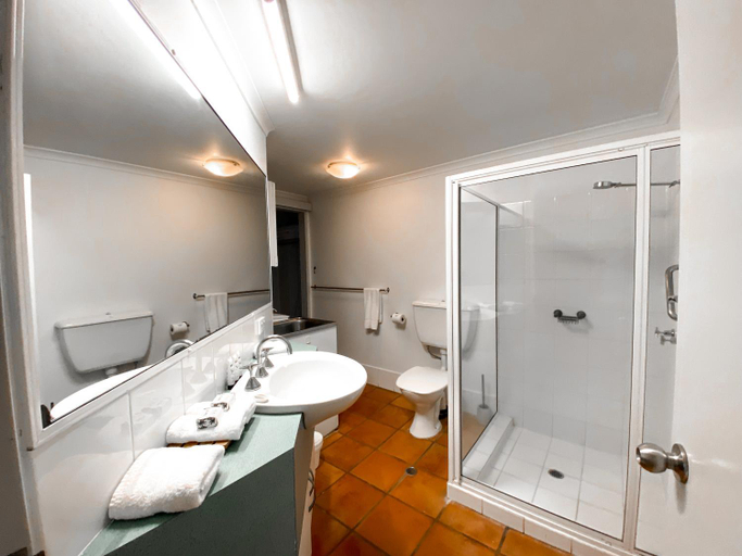 Bathroom 5, Beach Terraces Hotel, Douglas