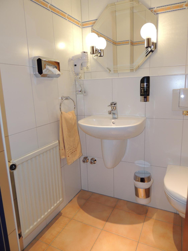 Bathroom 2, Hotel Prinz Heinrich, Emden