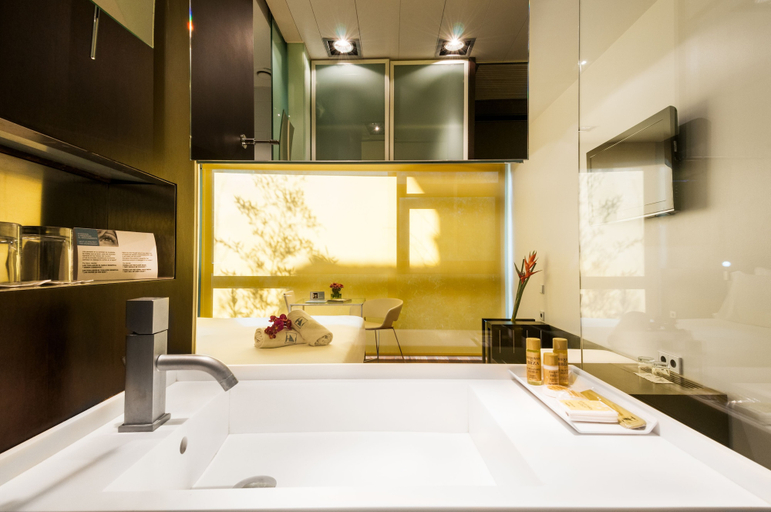 Bathroom 5, Ikonik Angli, Barcelona