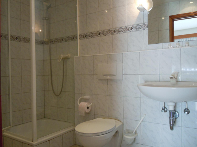 Bathroom 4, Tropicana, Central Macedonia