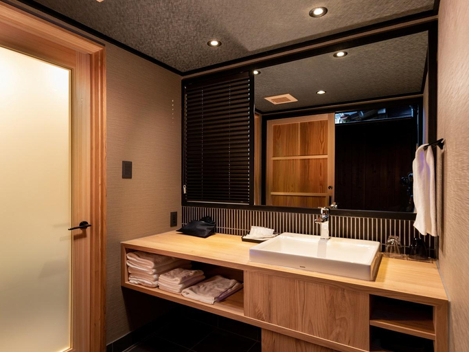 Bathroom 3, Tsumugi HachijoMinamotocho, Kyoto