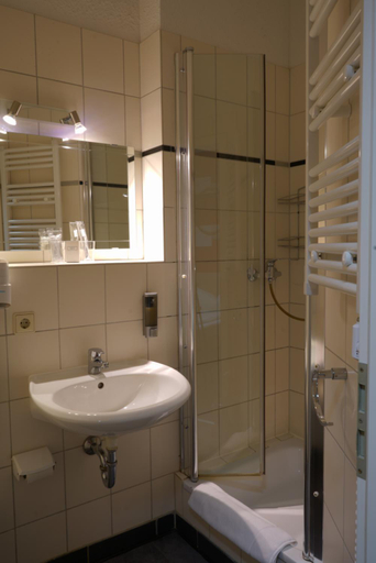 Bathroom 3, Gastehaus Lisakowski Pension am Brautwiesenpark, Görlitz