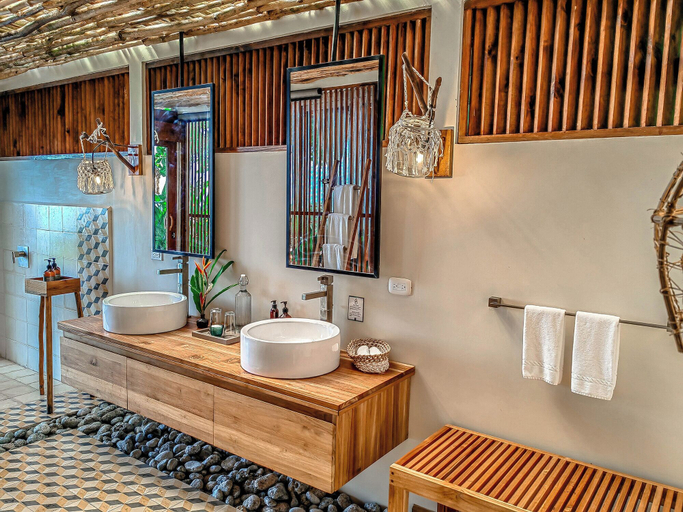 Bathroom 4, Lapa Rios Lodge, Golfito