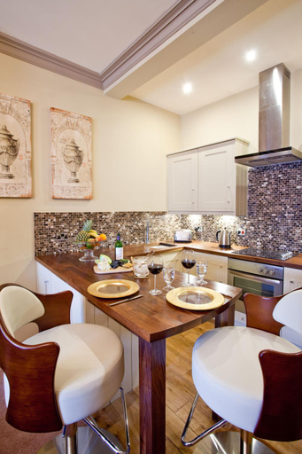 Food & Drinks 4, Portland Apartments, Gloucestershire