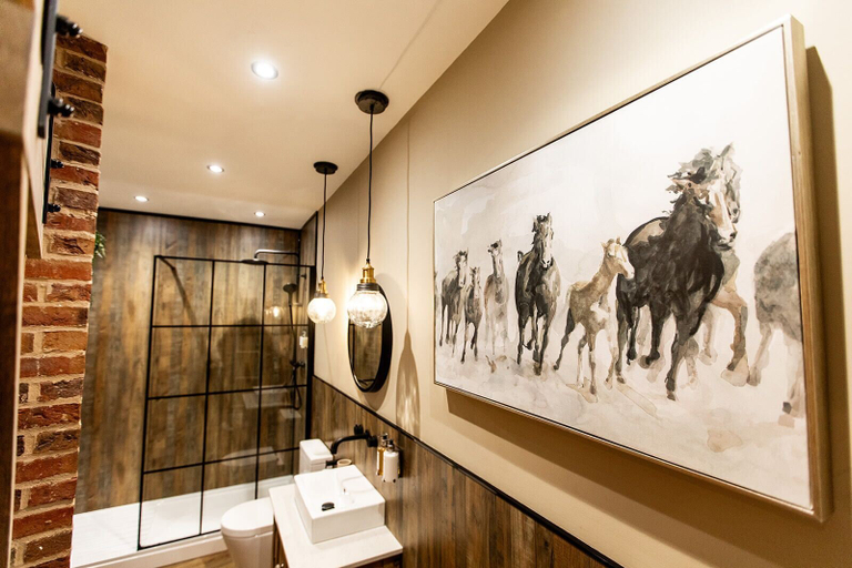 Bathroom 3, The Boot at Repton, Derbyshire