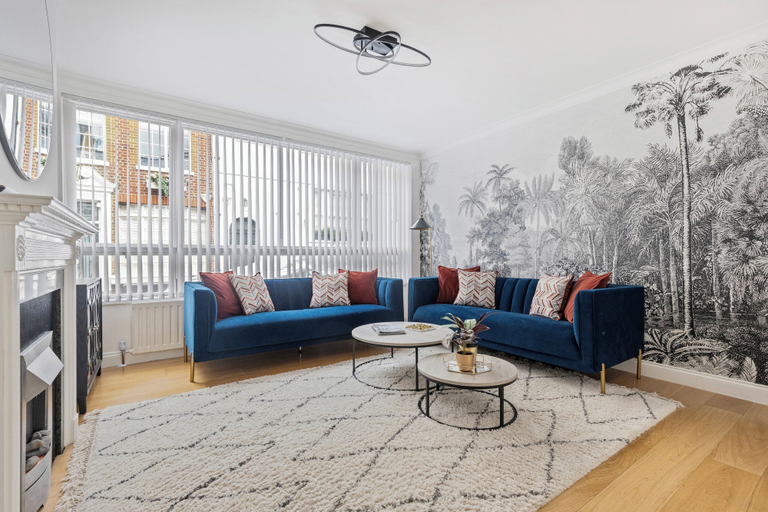 Living area 3, Stunning South Kensington House With 4 Bedrooms, London