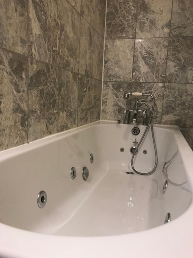 Bathroom 3, Eurobar Cafe and Hotel , Oxfordshire