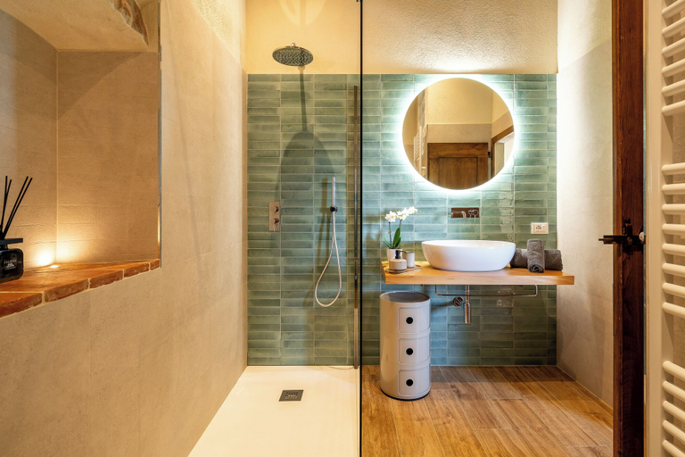 Bathroom 3, Monticchiello, Siena