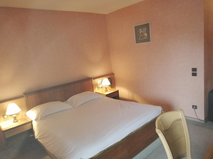 Bedroom 2, Logis Hotel Aux Comtes De Hanau, Bas-Rhin