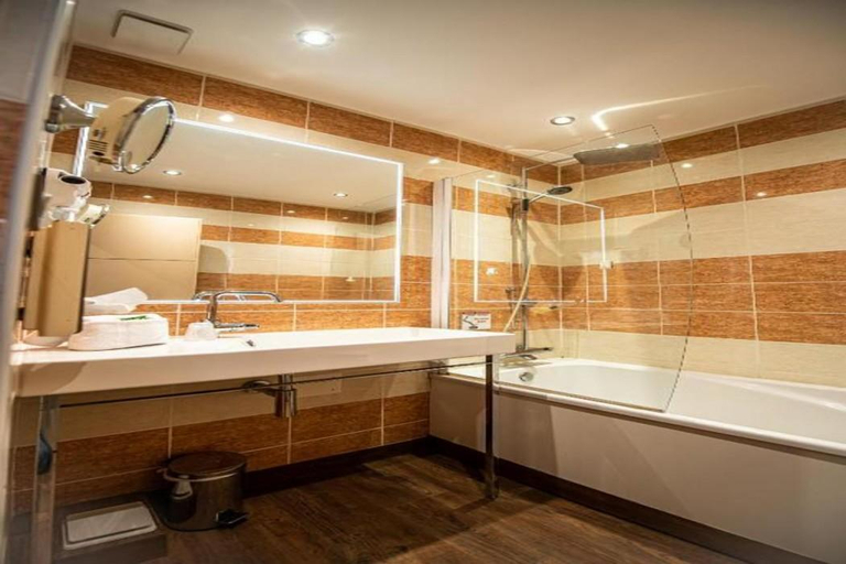 Bathroom 4, Logis Hotel Borel, Nord