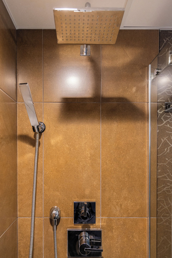 Bathroom 5, Hotel Blackfoot, Division No. 6