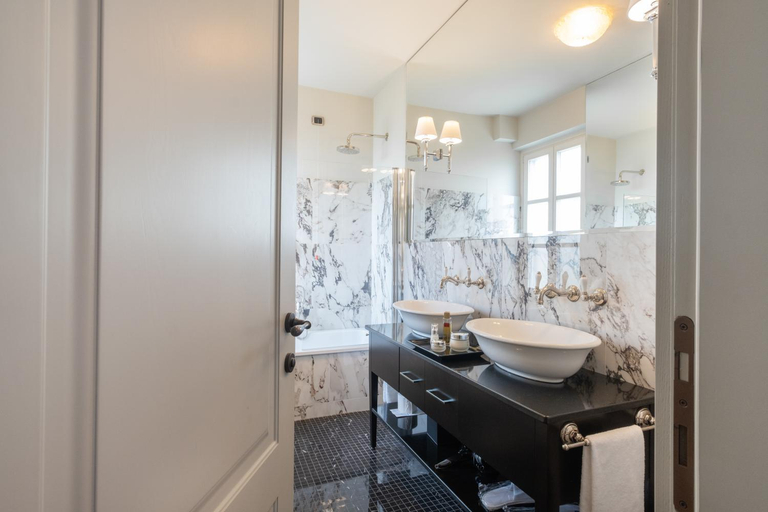 Bathroom 5, Hotel Vannucci, Perugia