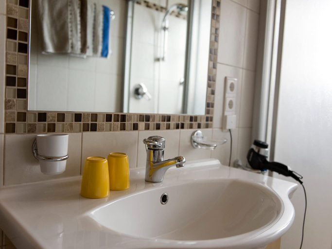 Bathroom 3, Chalet in Funes Valley with Dolomites Views, Bolzano