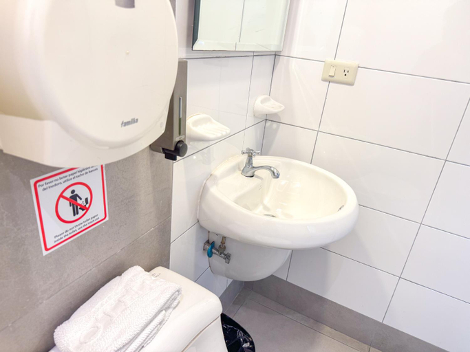 Bathroom 4, Hotel GH Alexander, Guayaquil