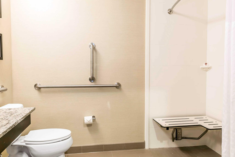 Bathroom 4, Comfort Suites Mason near Kings Island, Warren