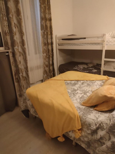 Room 5, Holiday Home in Orange With Private Pool, Vaucluse