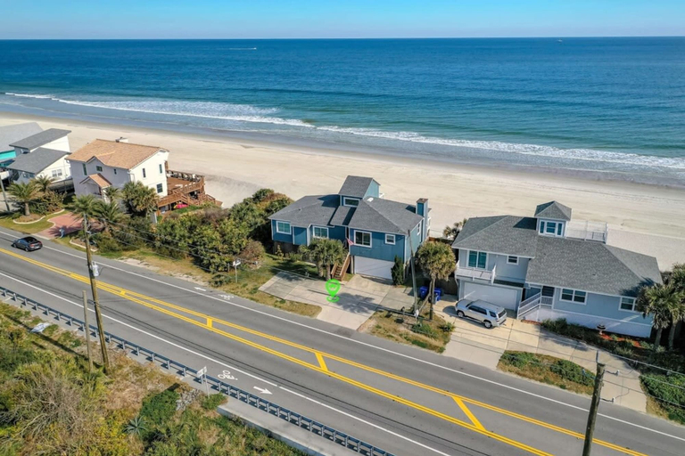 Room 3, Oceanfront Blissful Sunrises Beach Gear BBQ, Saint Johns
