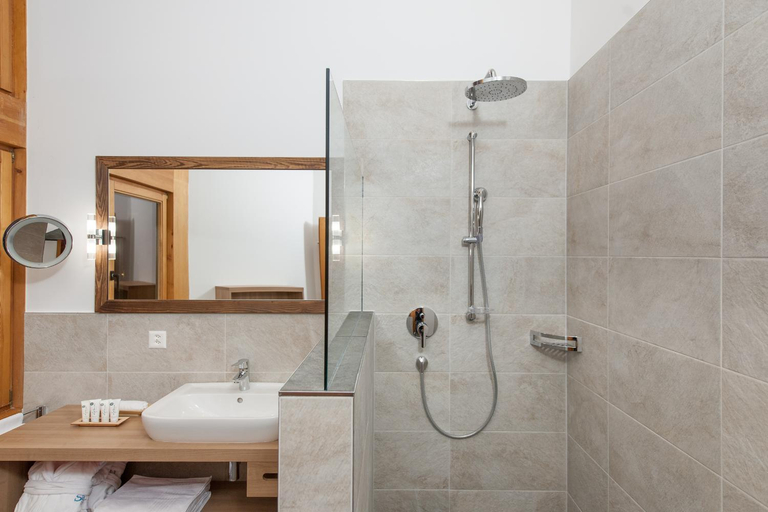 Bathroom 4, Chalet Silvretta Hotel & Spa, Inn