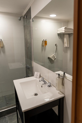 Bathroom 4, Ritz Hotel Mendoza, Capital