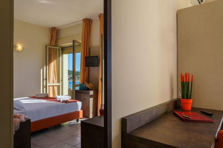 Bedroom 3, Tirreno, Salerno