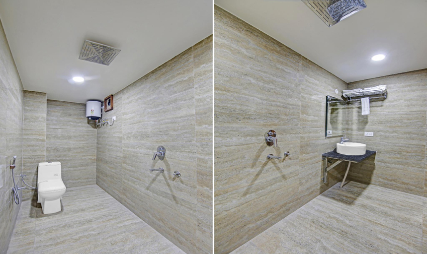 Bathroom 4, Treebo Mona Grand, Delhi