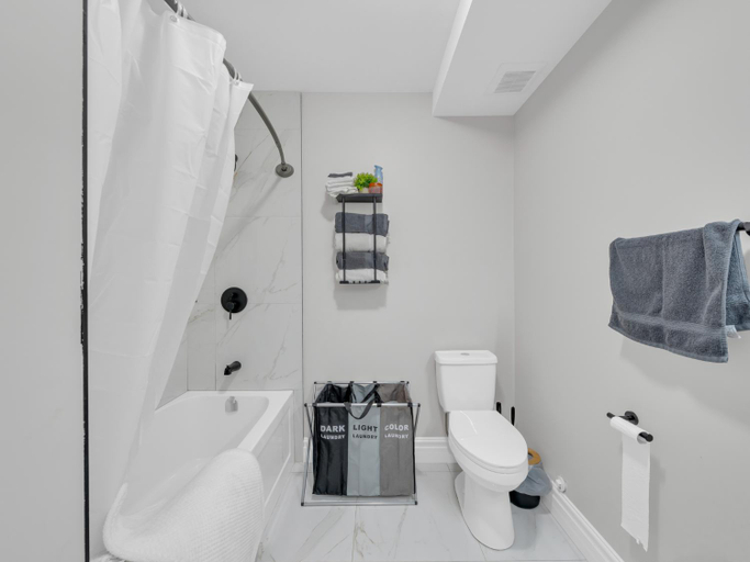 5, 5 Bedrooms Modern Oasis in Downtown Area, Essex