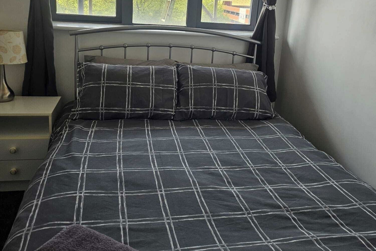 Room 4, 2 Bed Appt - City Centre - Private Balcony, Swansea