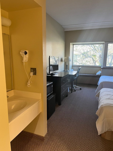 Bedroom 3, Oak Ridge International Hotel & Conf Cen, Carver