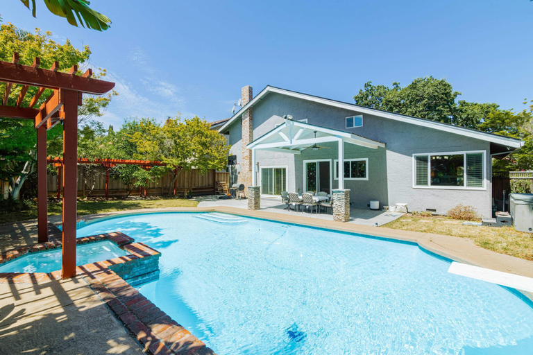 Sport & Beauty 5, @ Marbella Lane - Blissful 4BR Home w/ Pool in SJ, Santa Clara