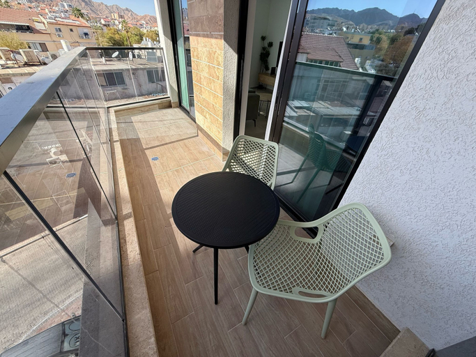 Others 5, J&G Suites