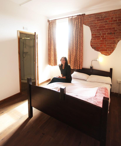 Bedroom 2, Palmers Lodge: Swiss Cottage, London