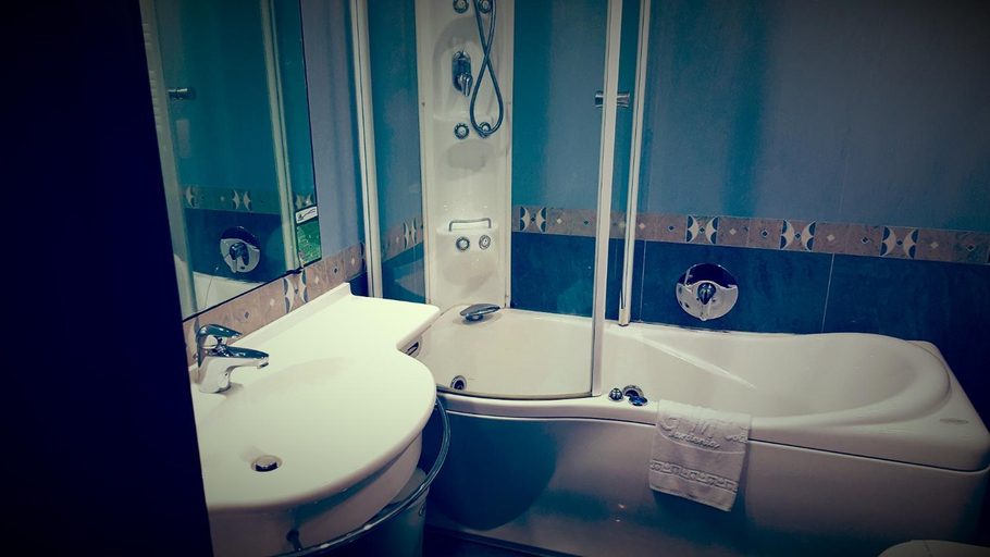 Bathroom 5, Gardenia Hotel, Reggio Di Calabria
