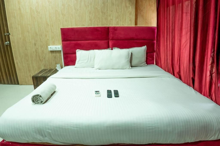 Bedroom 2, Lokhandwala Residency by Glitz Hotel, Mumbai Suburban